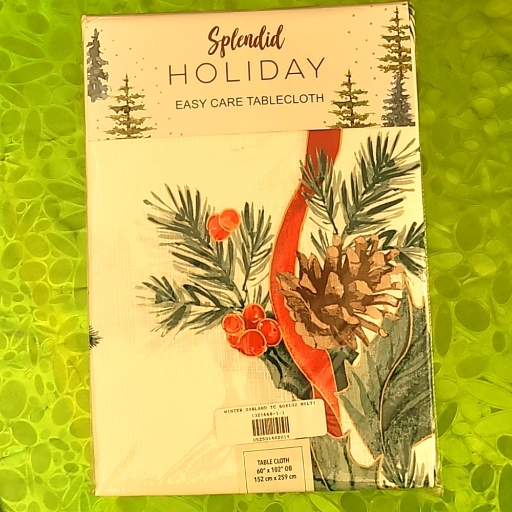 Splendid Holiday Easy Care Table Cloth